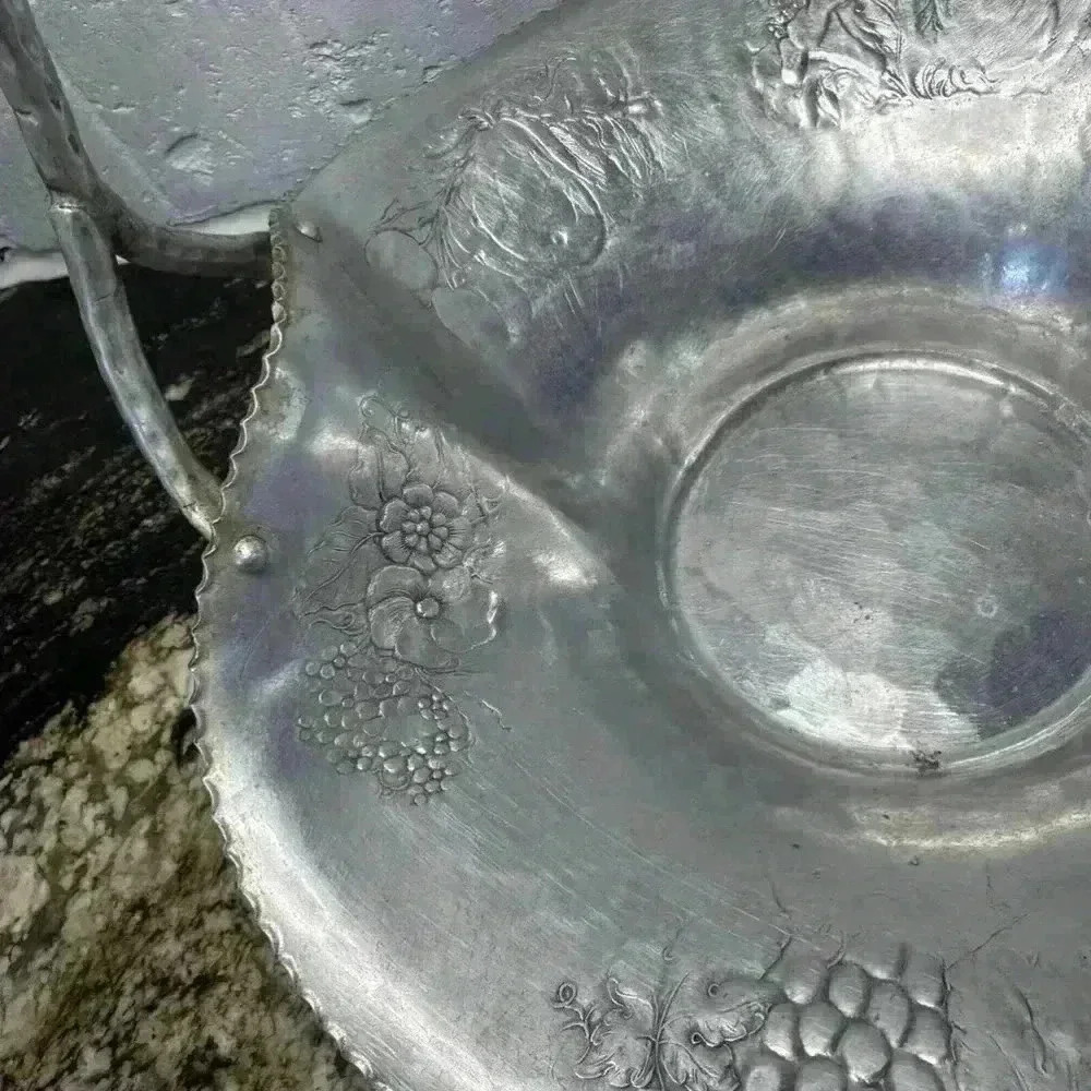 Vintage Cromwell Hand Wrought Hammered Aluminum Basket W/fruit Designs&Handle! - Picture 6 of 16